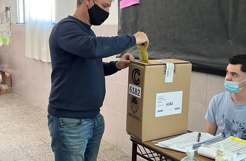 Pérez: el Concejal Federico Jolly votó en la Escuela Nº 129