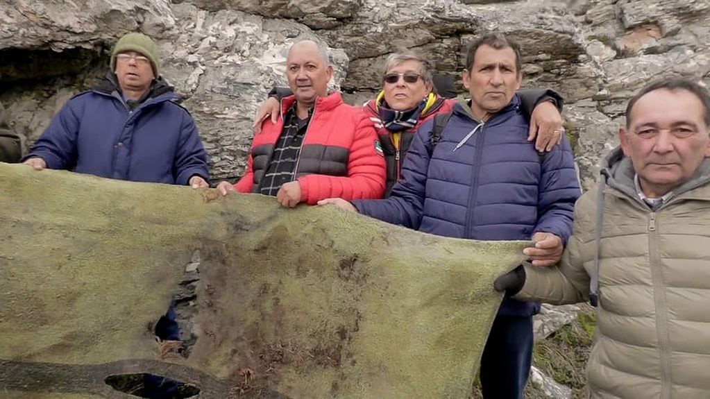 Después de 41 años, un grupo de ex combatientes correntinos regresaron a Malvinas y recordaron a los héroes que perdieron sus vidas.