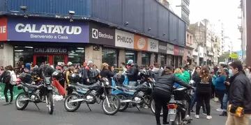 Protesta frente a la sede de Anses en Rosario