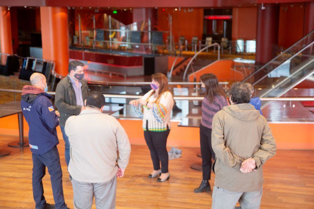 Funcionario del ejecutivo provincial visitaron las instalaciones del ex casino club Ushuaia.