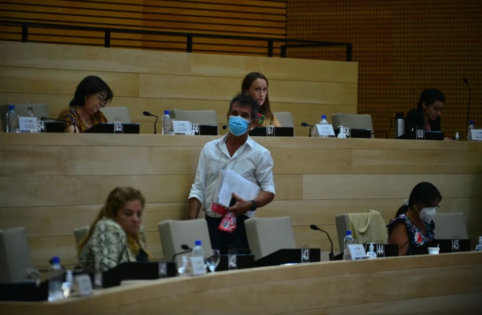 Marcelo Cossar pidió que el ministro de Salud de explicaciones en la Unicameral. El pedido fue rechazado por el oficialismo