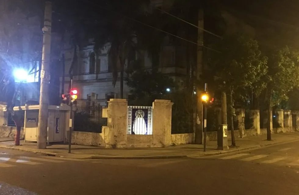 Confirmaron el mal funcionamiento del semáforo en la esquina donde falleció Marcelo Seisas. (@jrboasso)