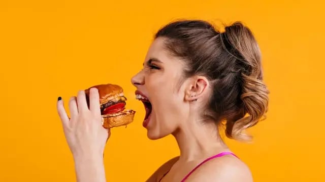 Mindful eating: qué es y por qué a veces comemos por nuestras emociones