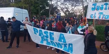 Eldorado: municipales realizan una protesta frente al Concejo Deliberante