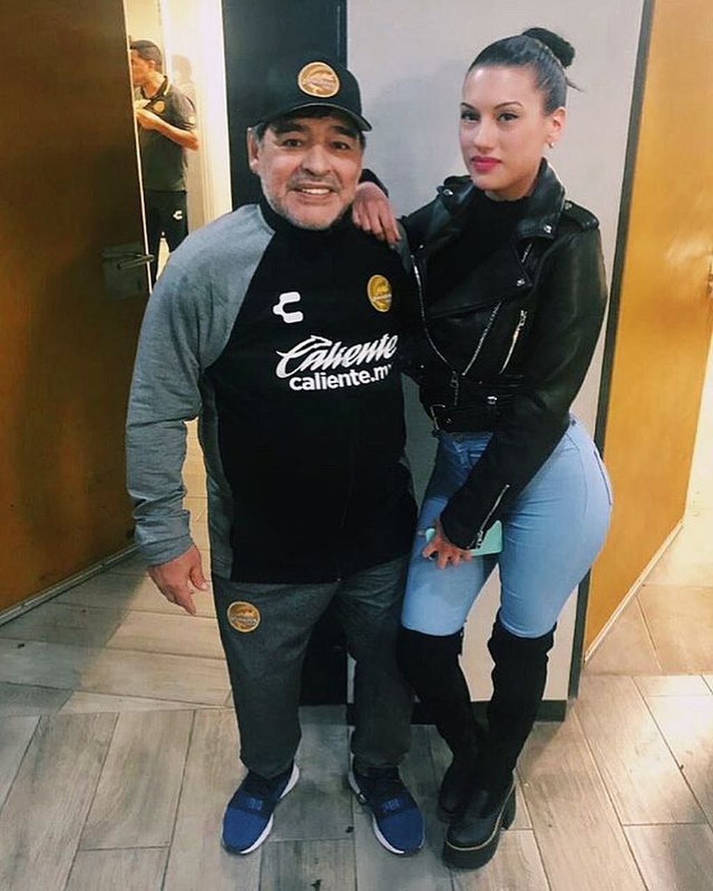 Macarena junto a Diego Maradona.