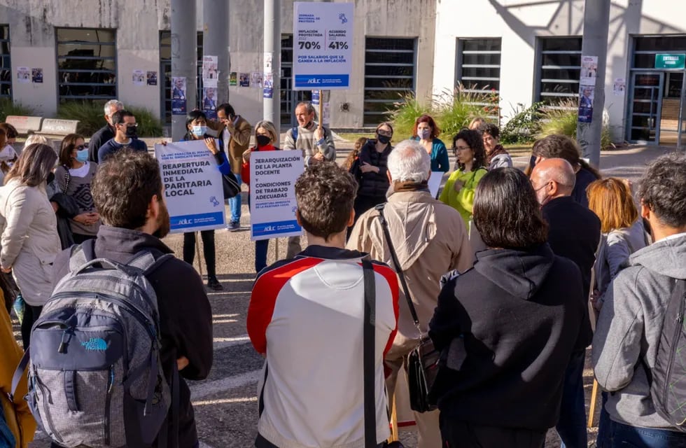 Este miércoles los docentes manifestaron su pedido de recomposición salarail en el Consejo Superior de la UNC.