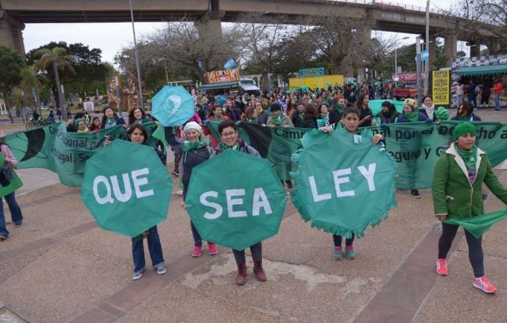Siguen las actividades a favor y en contra del aborto en Corrientes\u002E (Foto: El Litoral)