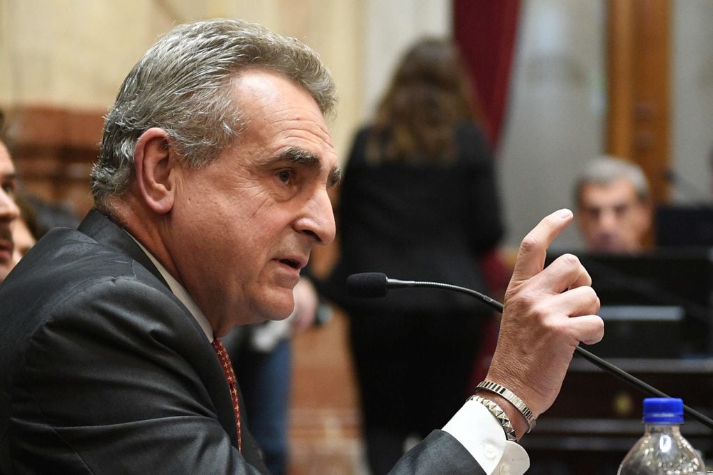 Agustín Rossi  debe responder más de 1.200 preguntas de legisladores. Foto: Comunicación Senado.