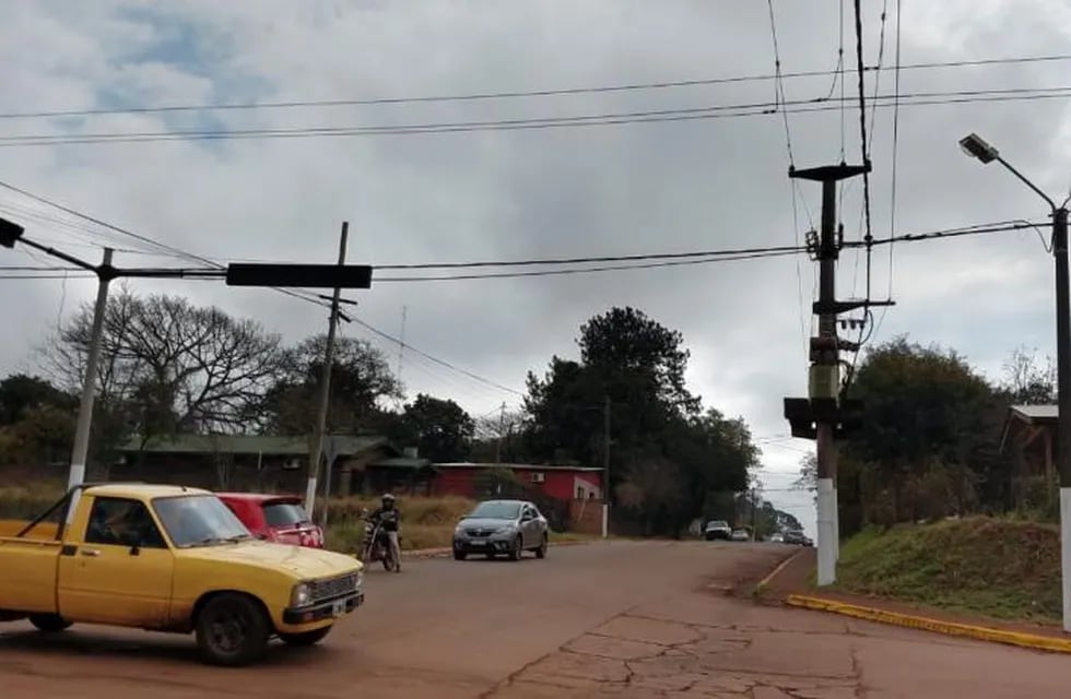 Eldorado: nuevos semáforos en la intersección de calles Paraguay y Sarmiento.
