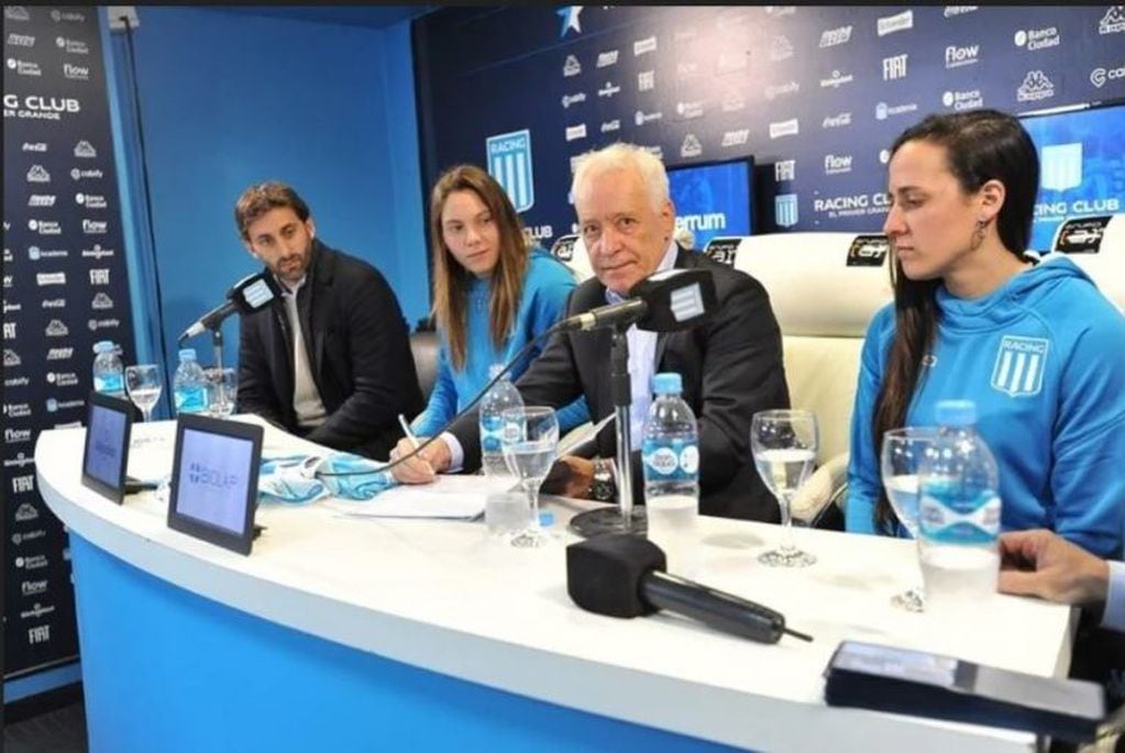 Milito, Menéndez, Blanco y Romero fueron quienes brindaron la conferencia de prensa en la presentación oficial del plantel.