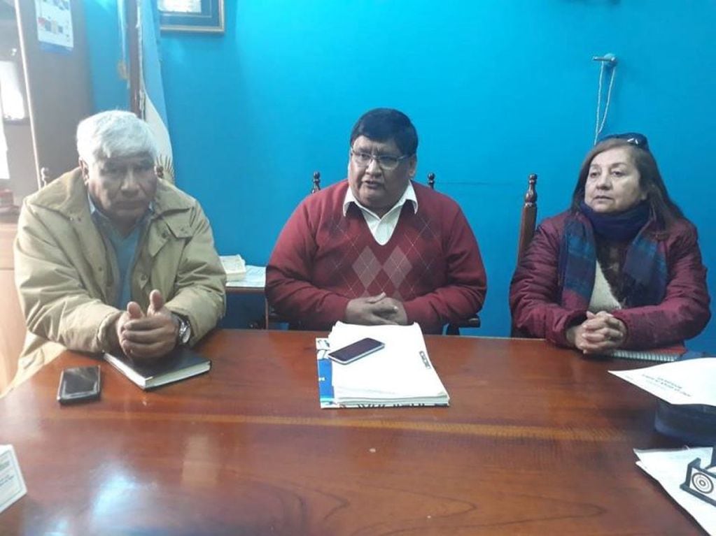 Dirigentes de los gremios docentes de Jujuy, en conferencia de prensa.