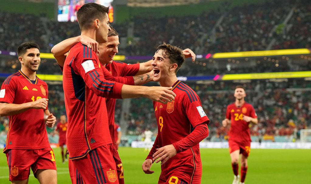 España fue una aplanadora y goleó por 7 a 0 en su debut. Foto: AP.