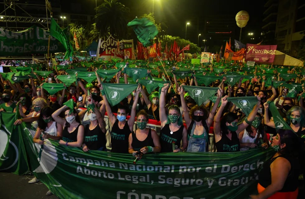 Así se vivió. Una multitud festejó en Córdoba la aprobación de la ley en el Senado de la Nación el 30 de diciembre de 2020.