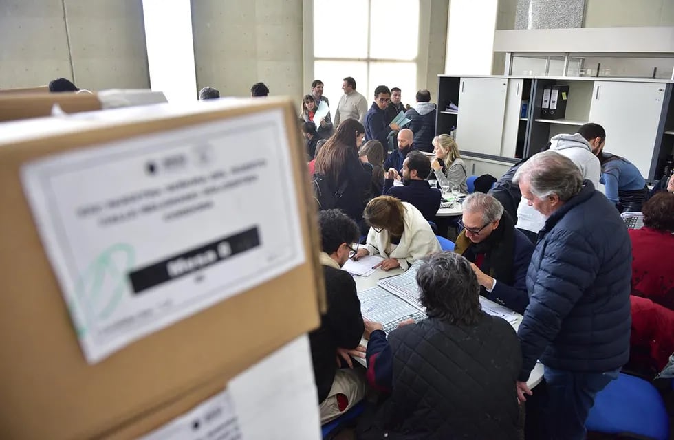 Escrutinio definitivo en Tribunales II de la elección para gobernador de Córdoba.