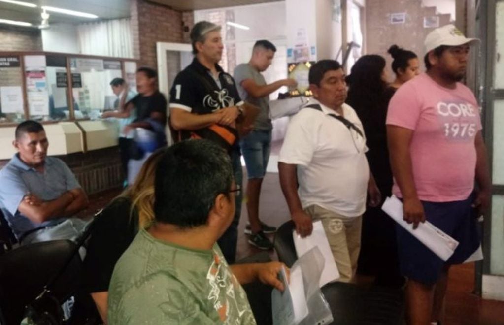 Intenso movimiento se observa en la Dirección de Tránsito y Transporte, dependiente de la Secretaría de Servicios Públicos de la Municipalidad de San Salvador de Jujuy.