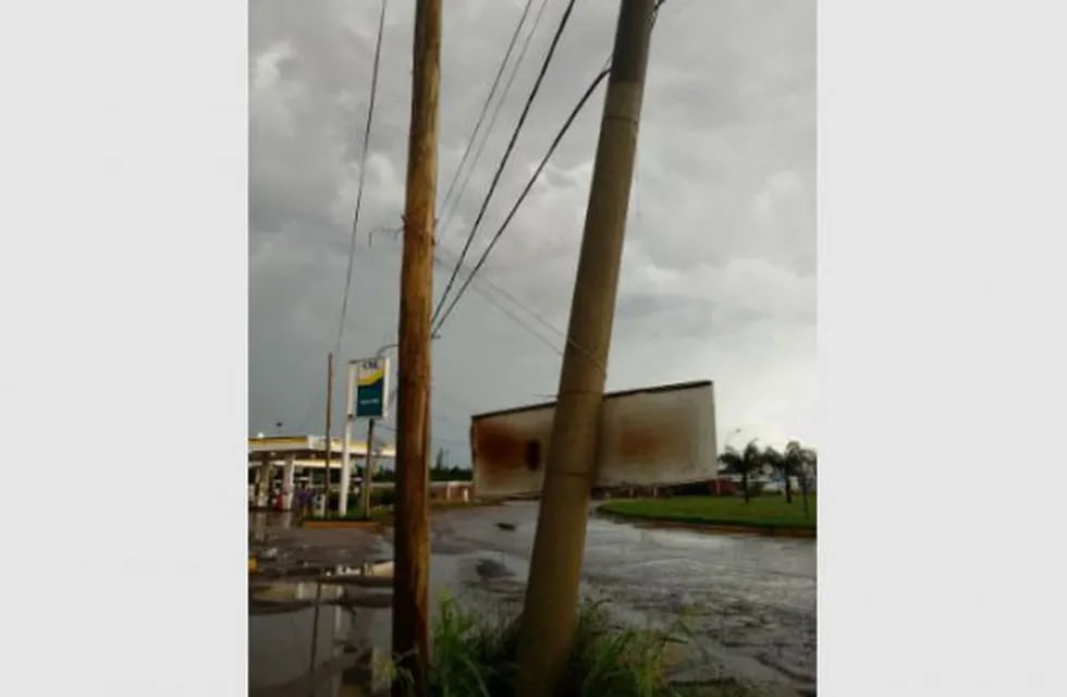 poste de luz caído