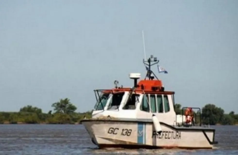 Prefectura Naval Argentina se encuentra buscando a las dos personas ahogadas este fin de semana.