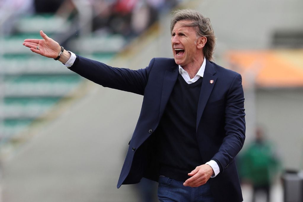 "El Tigre" Gareca vuelve a dirigir en el fútbol argentino (AP)