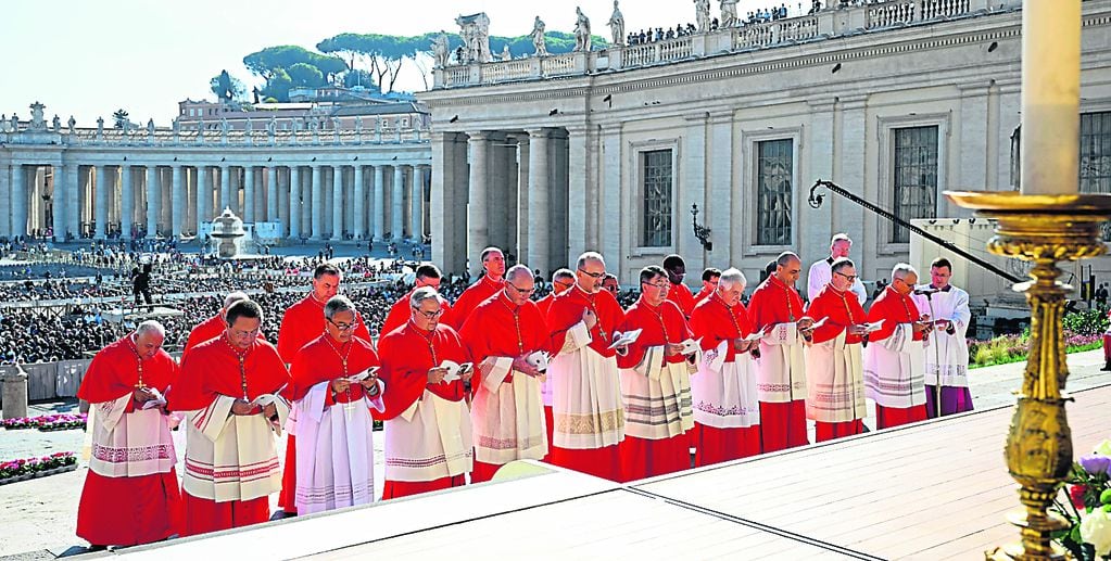 El Vaticano definió al cambio de sexo y la maternidad subrogada como violación de la dignidad.