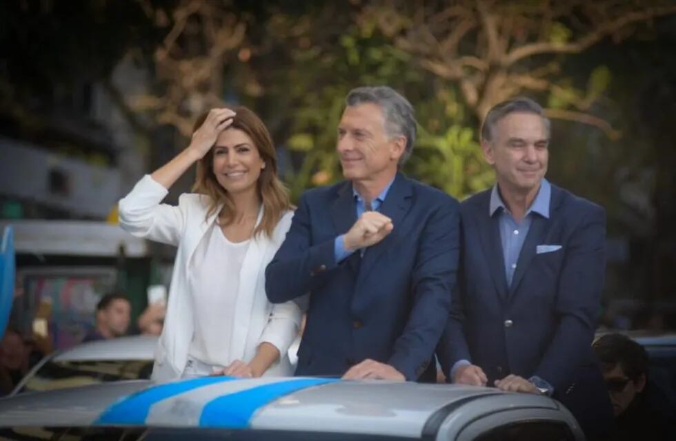 (Foto:ViaPais) Marcha al obelisco en apoyo a Mauricio Macri