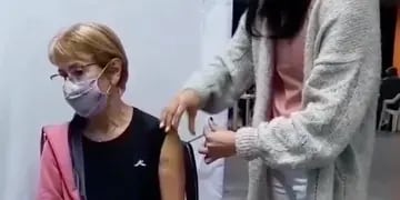 Irma Burgos recibió la vacuna 70 mil en Azul
