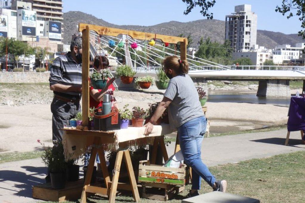 Este fin de semana se llevaron a cabo nuevas ediciones de las ferias barriales de economía social en Carlos Paz.