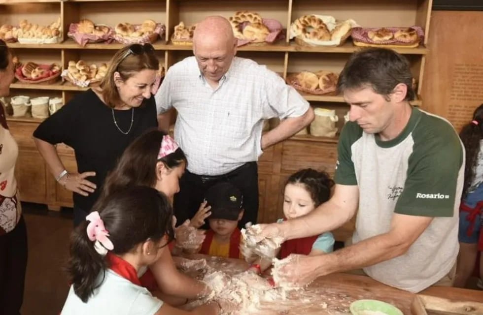El presidente de la Cámara de Diputados asistió a la inauguración de nuevos espacios infantiles. (@monicafein)