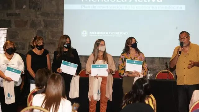 Celebran encuentro "Mujeres que emprenden, mujeres que cooperan