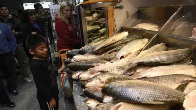 Carne blanca. En el Mercado Norte, la opción del pescado en esta Semana Santa viene “saladita”. (Ramiro Pereyra)