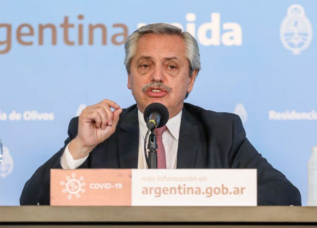 Los anuncios del Presidente fueron cuestionados por Cornejo. Foto: Esteban Collazo /Presidencia Argentina / AFP.