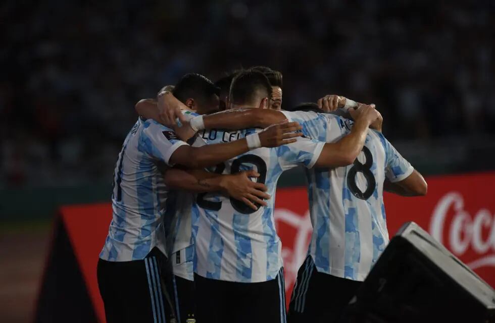 Argentina celebró ante Colombia en el Kempes, a pesar de la ausencia de algunas de sus figuras. (Foto: Facundo Luque)