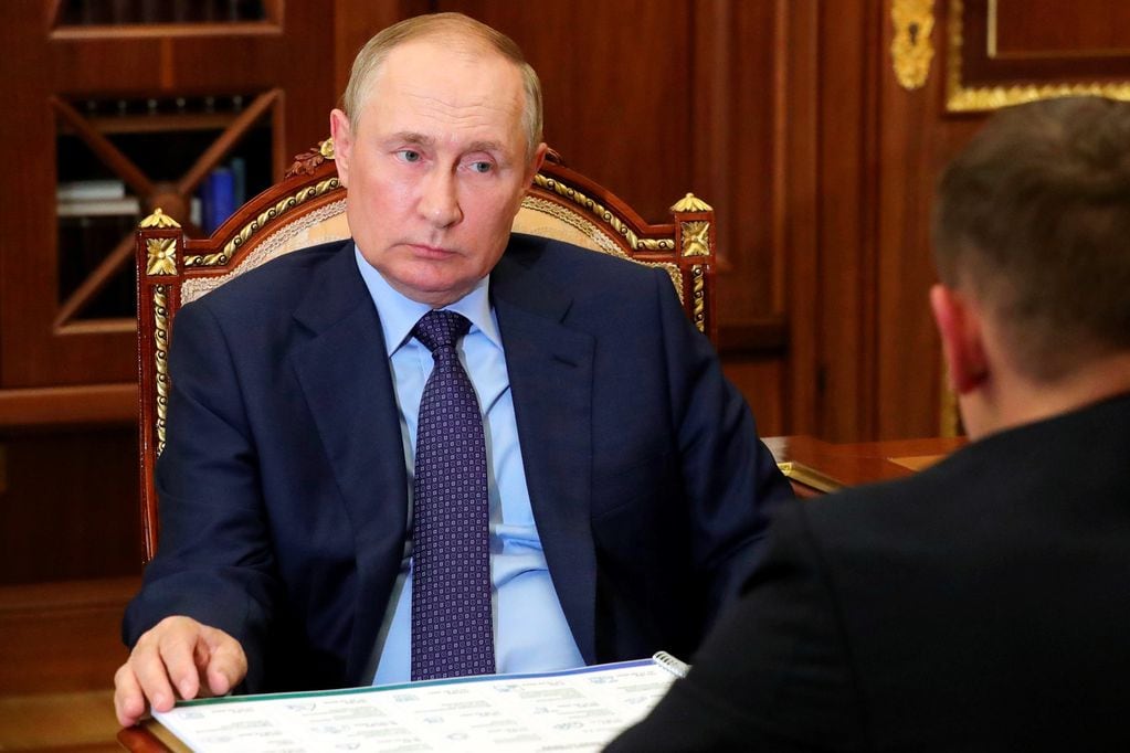 Estados Unidos solicitó una reunión urgente con el representante de Vladímir Putin.