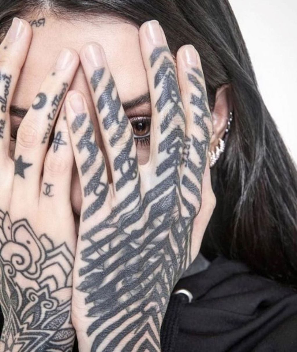 Candelaria Tinelli una figura exponente del uso del tatuaje