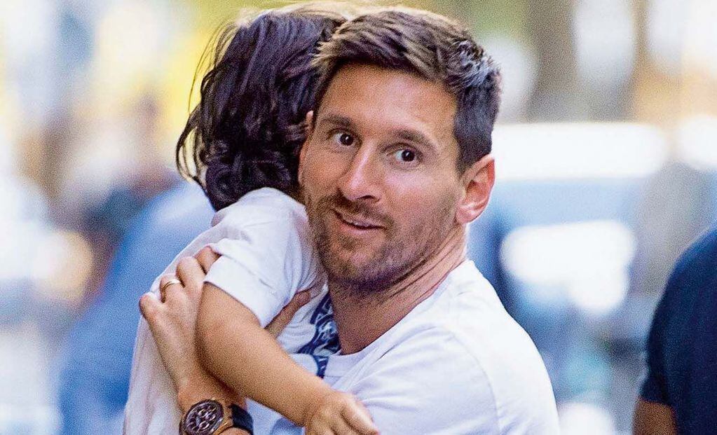 Messi junto a su hijo Ciro.