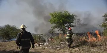 Incendios en Córdoba: foco activo en zona de Tulumba y riesgo de interfase en San Lorenzo.