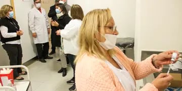 La provincia de Santa Fe notificó este miércoles 1.672 casos de coronavirus y 80 muertes.