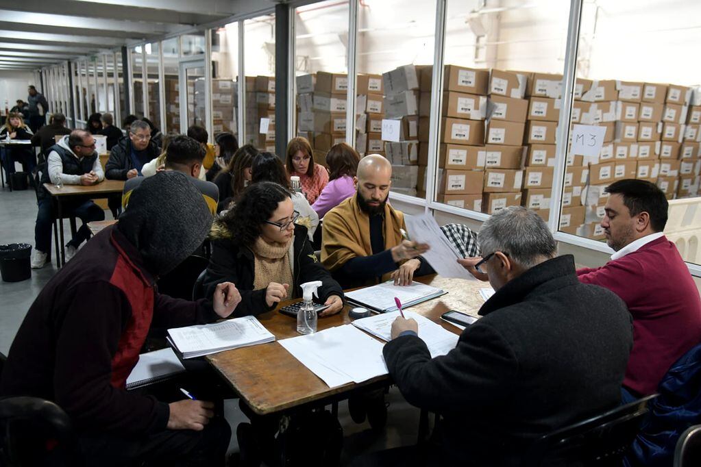 Elecciones municipales 2023. Comienza el escrutinio definitivo en el Centro Operativo 2. 