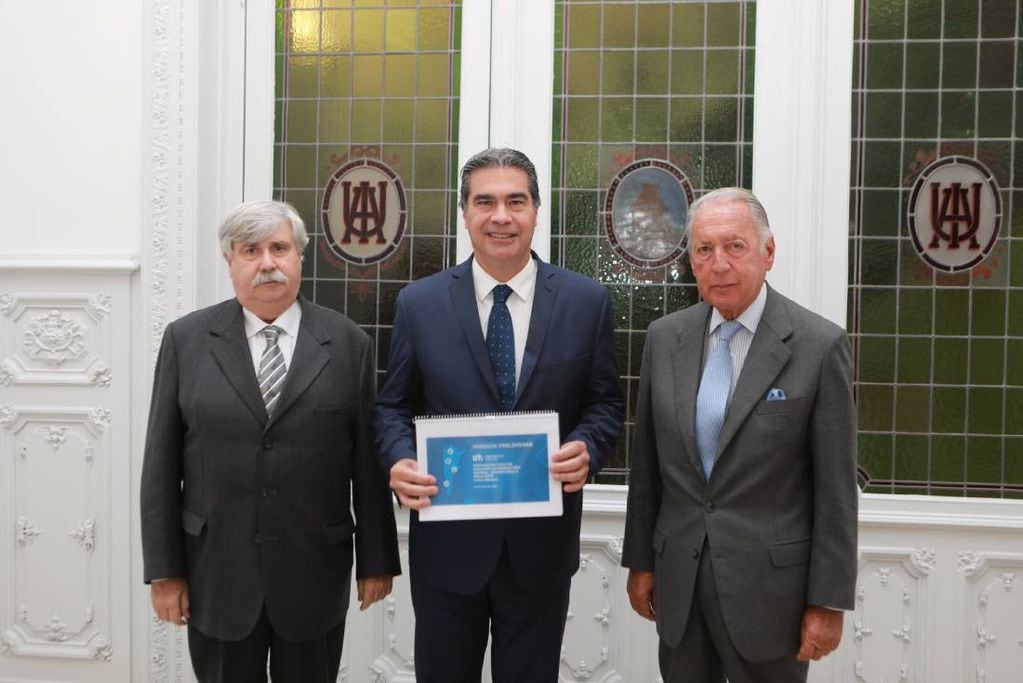 El gobernador chaqueño se reunió con con el presidente de la UIA, Daniel Funes de Rioja, y la comisión directiva el martes.