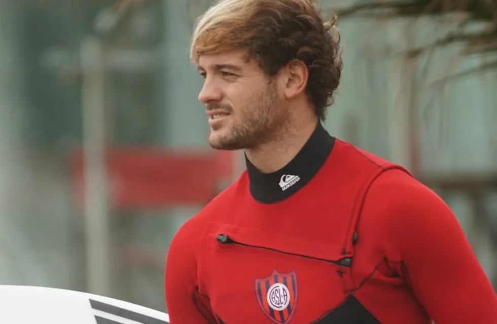 Santiago Muñiz con su traje de San Lorenzo.