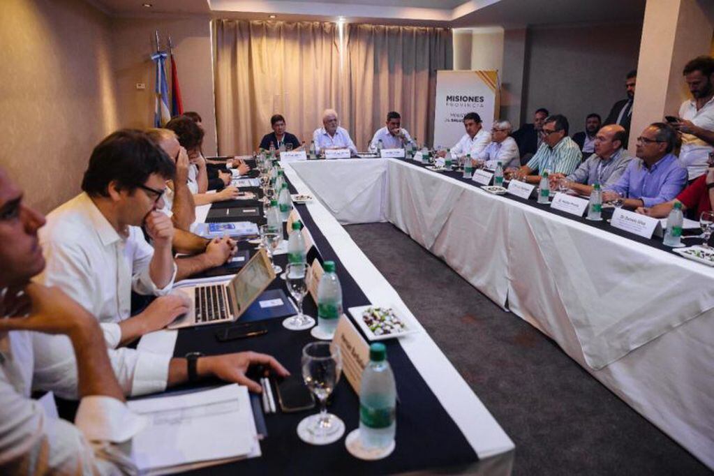 Ministros de Salud del Coresa del NEA argentino durante la primera sesión del año en Iguazú. (Misiones Online)