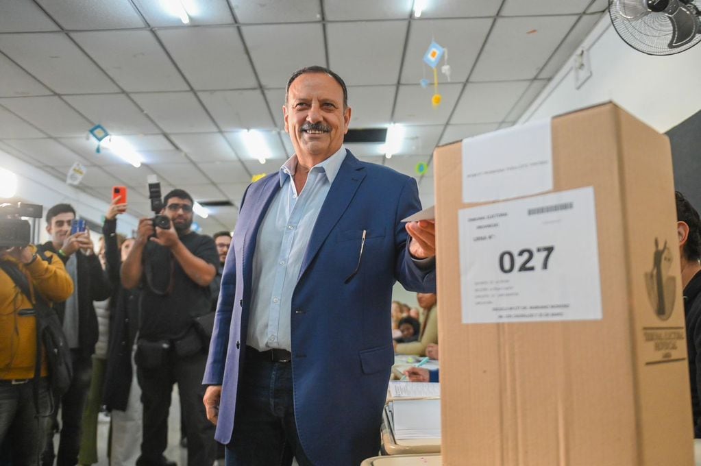 Ricardo Quintela, que va por su reelección, ya votó este domingo 7 de mayo.