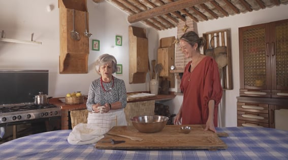 En su nuevo programa, Julieta Oriolo busca esa tradición de las recetas de las nonas y la innovación de los nuevos cocineros. 