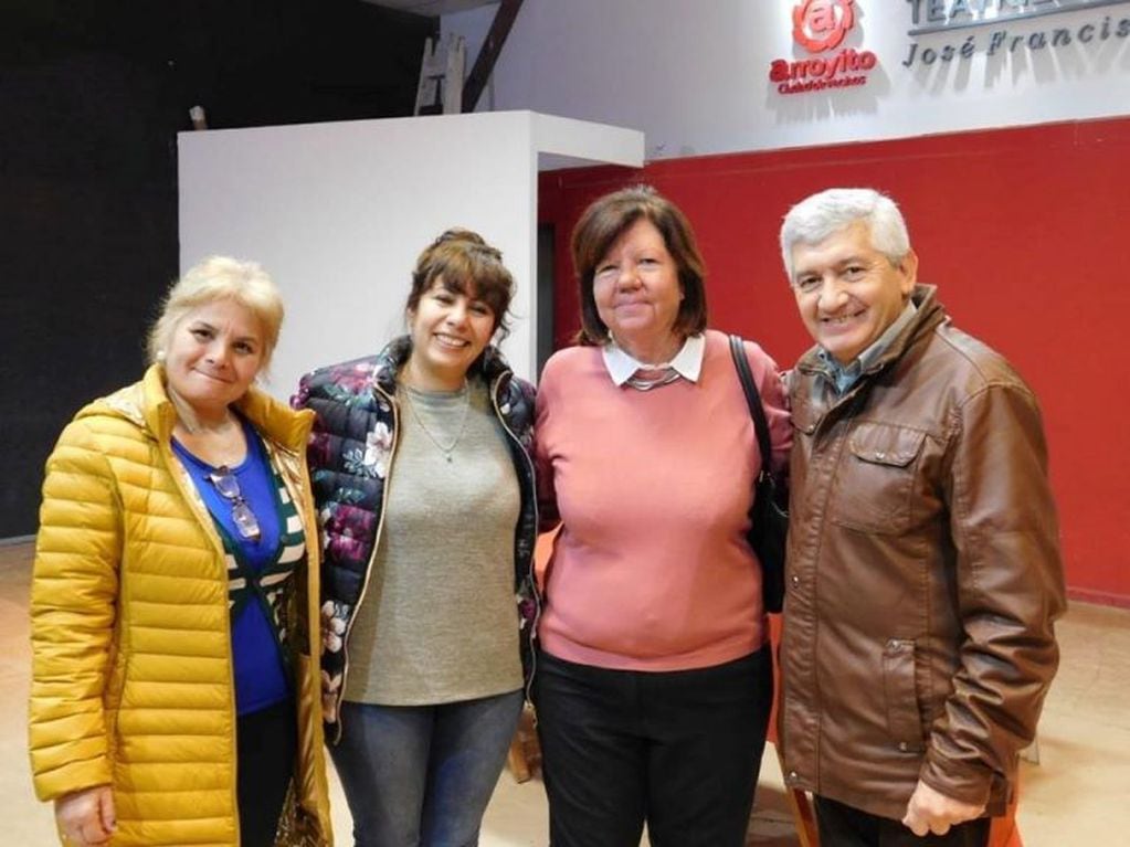 Alejandra Diaz junto a la legisladora Graciela Brarda, Julio Ferreyra y Nancy Yanez.