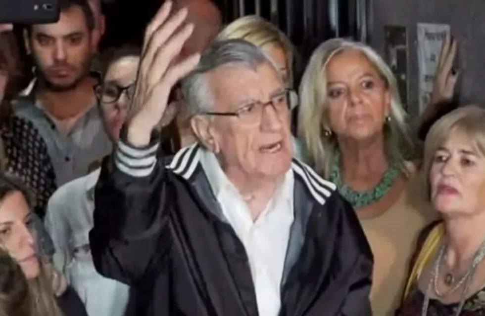 José Luis Gioja resiste en la sede del PJ. (Foto: Captura de TV)