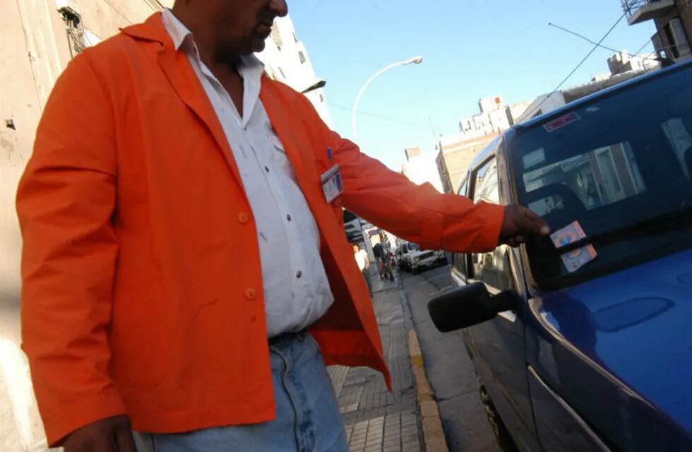 Cossar: “Los únicos que pueden perseguir el cobro del estacionamiento ilegal, son la Policía de la provincia y la Justicia”.