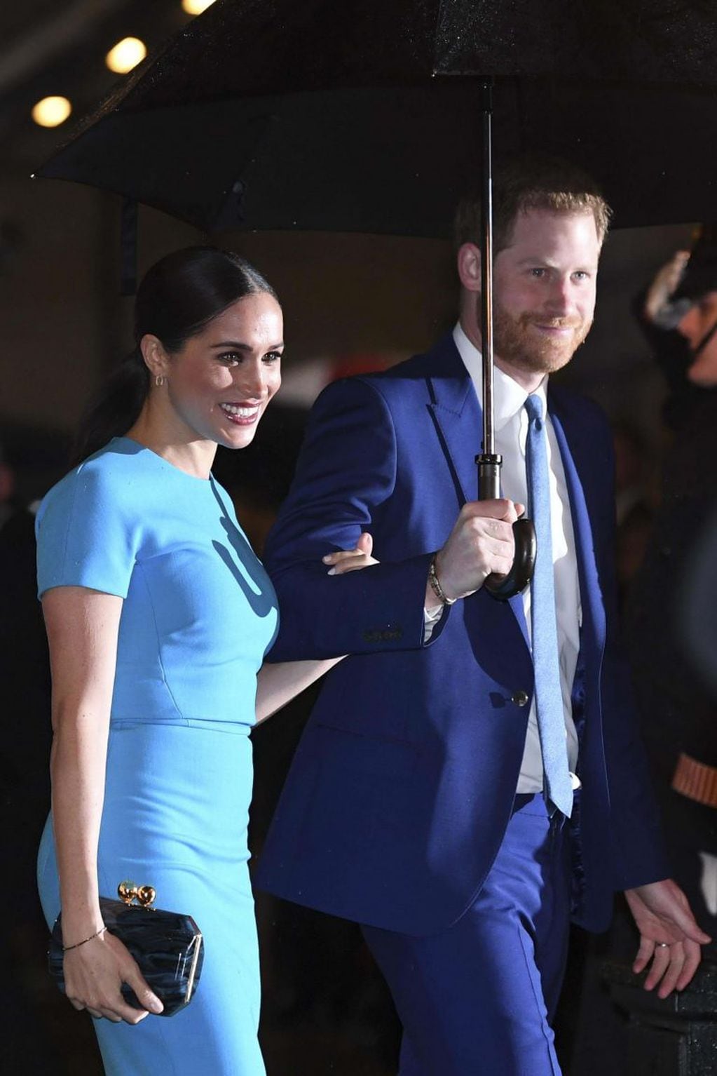 Meghan Markle y el Príncipe Harry llegando al evento en Londres.