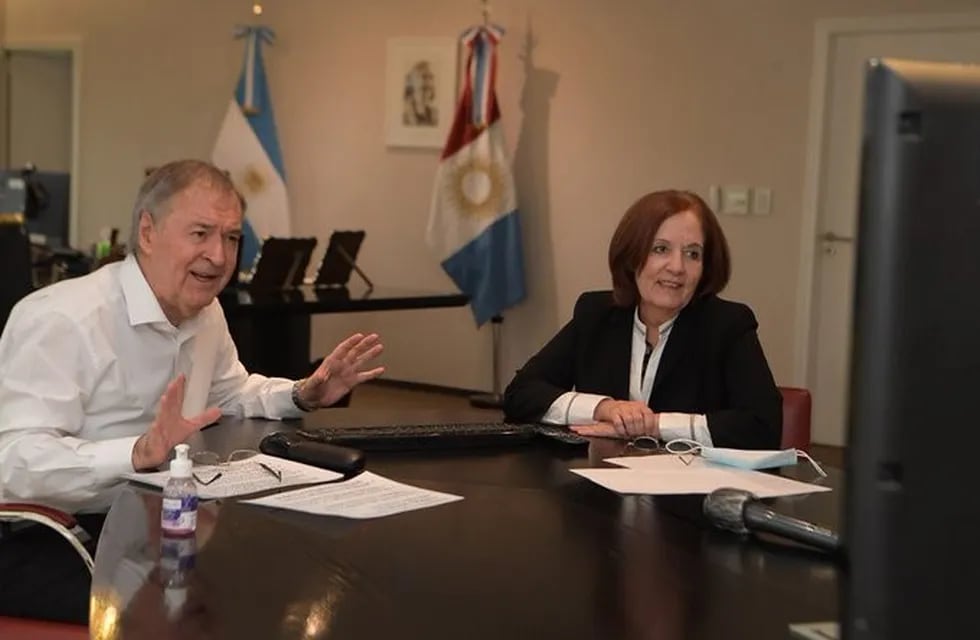 El Gobernador y Alejandra Vigo anunciaron beneficios para instituciones deportivas.