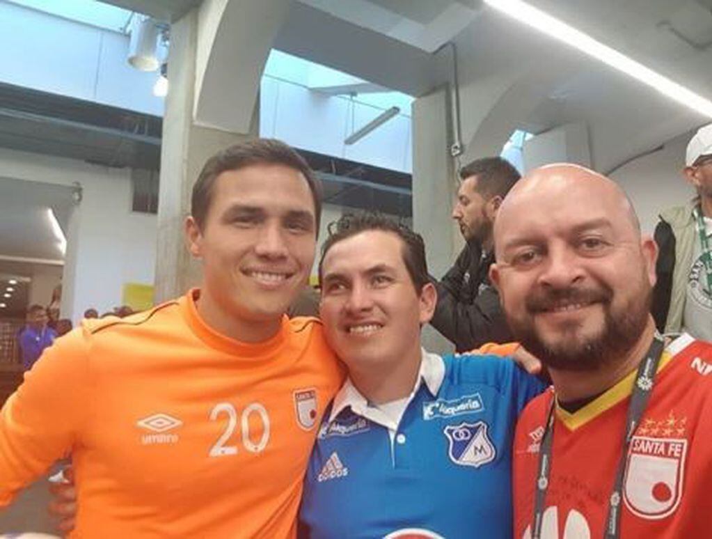 César Daza posa con José Richard y el futbolista profesional Luis Manuel Seijas (Instagram: @dazabernal)