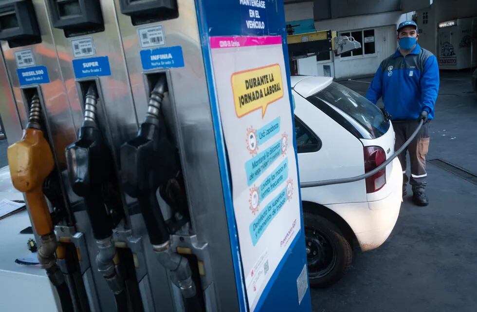 Los combustibles de YPF aumentarán 5% en el transcurso del fin de semana, y el incremento acumulado en 2021 superará 28%. Foto: Ignacio Blanco / Los Andes