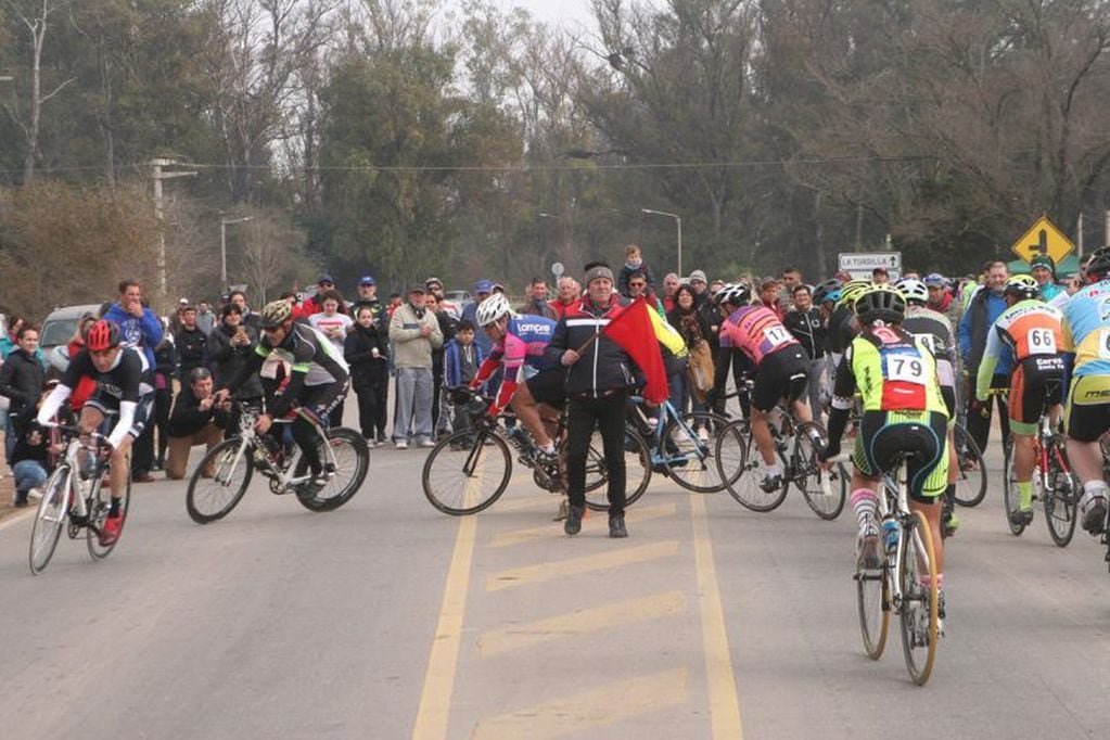 Primera fecha de ciclismo en ruta en Arroyito